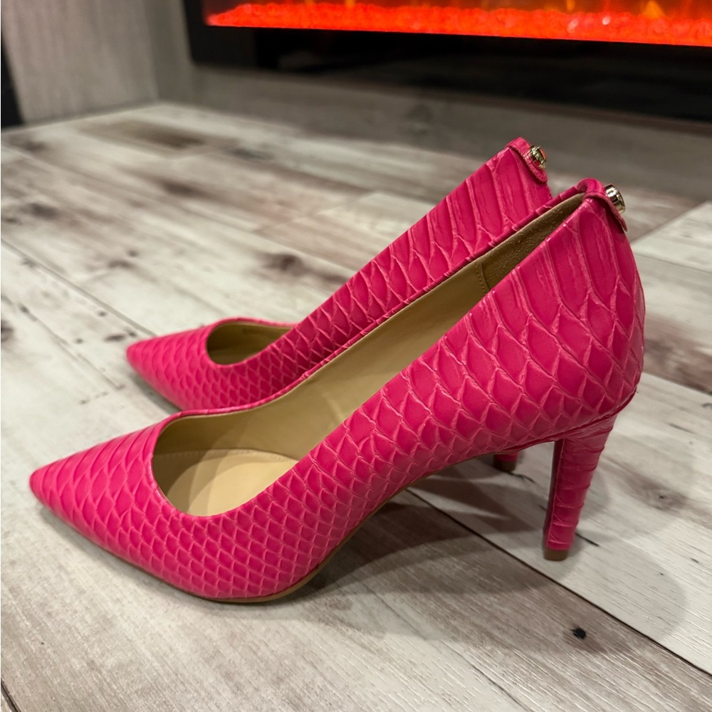 Michael Kors Dorothy Flex Pump Heel Shoe Elecric Pink size 7